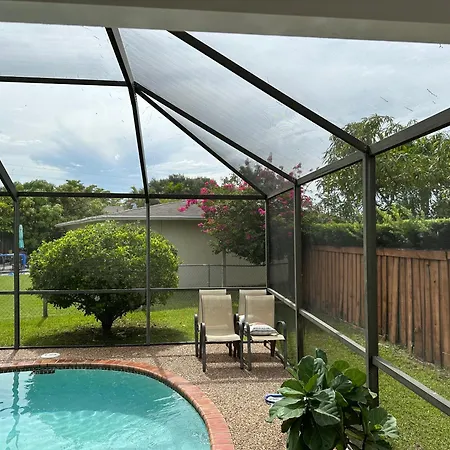 82-10Sw 135Av Villa